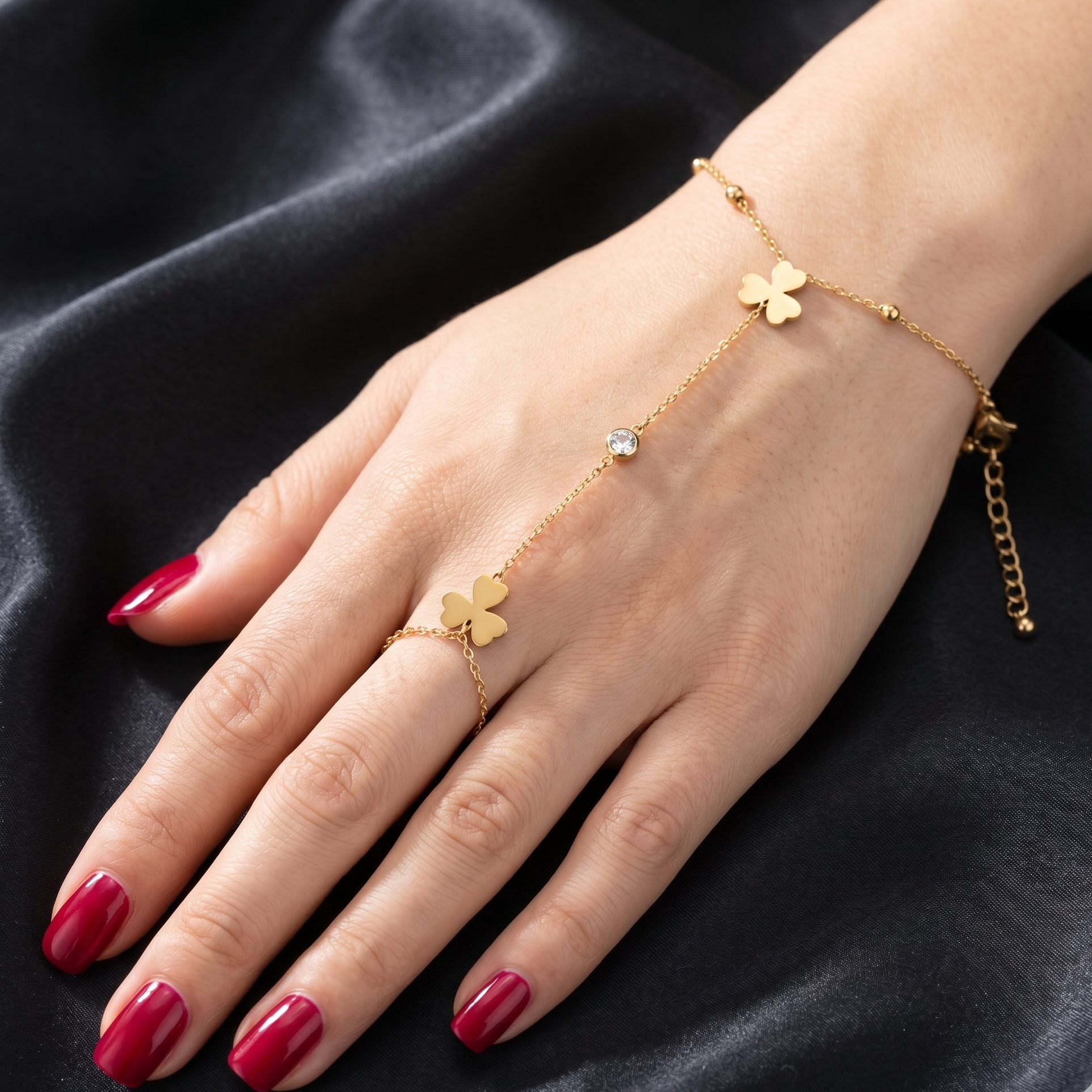 Gold Filled Oro Laminado Lucky Clover Hand Chain Bracelet