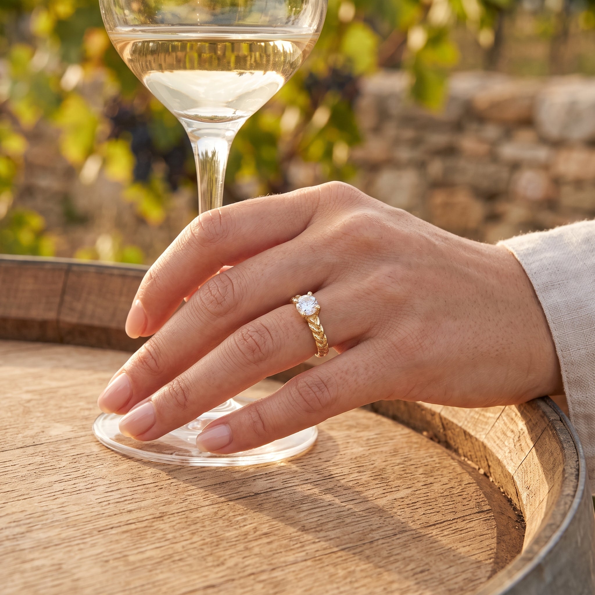 Oro Laminado 316L Stainless Steel Round Brilliant Sparkle Ring