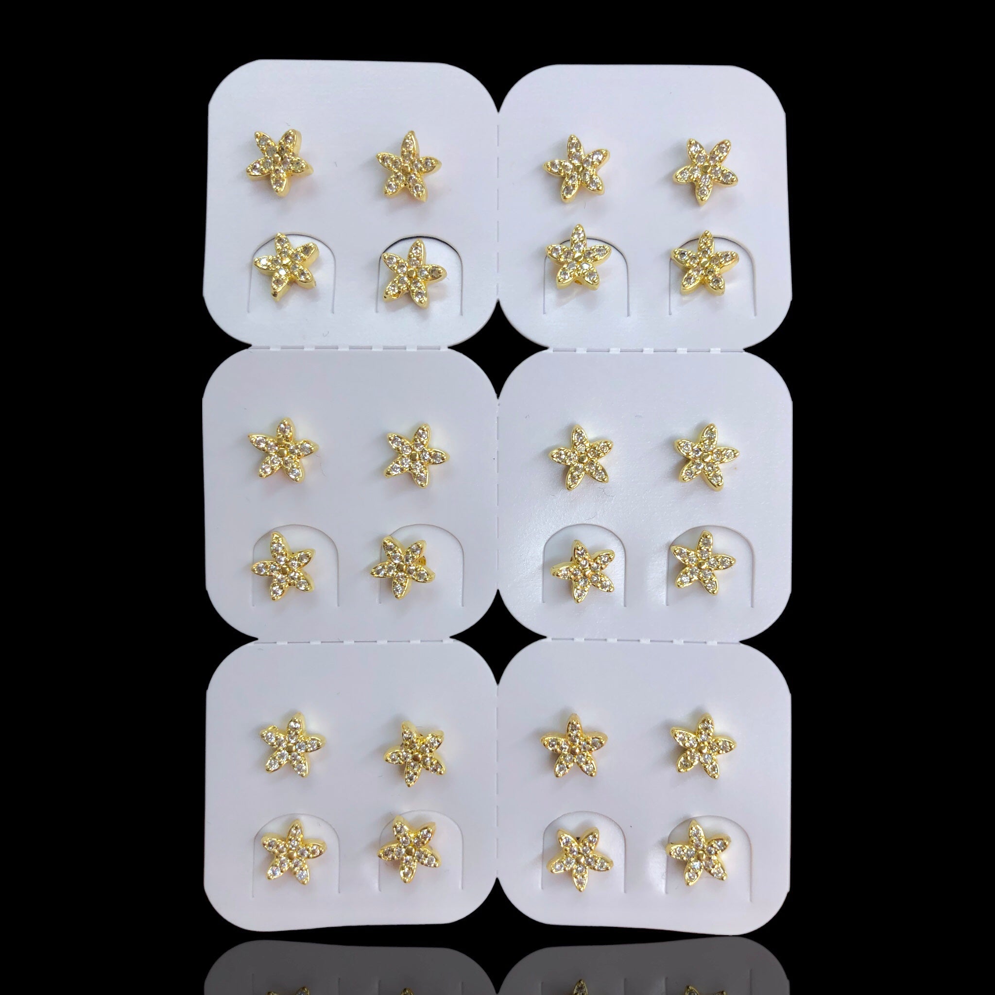 Oro Laminado Crystalline Floral Stud Earrings (Pack of 12)