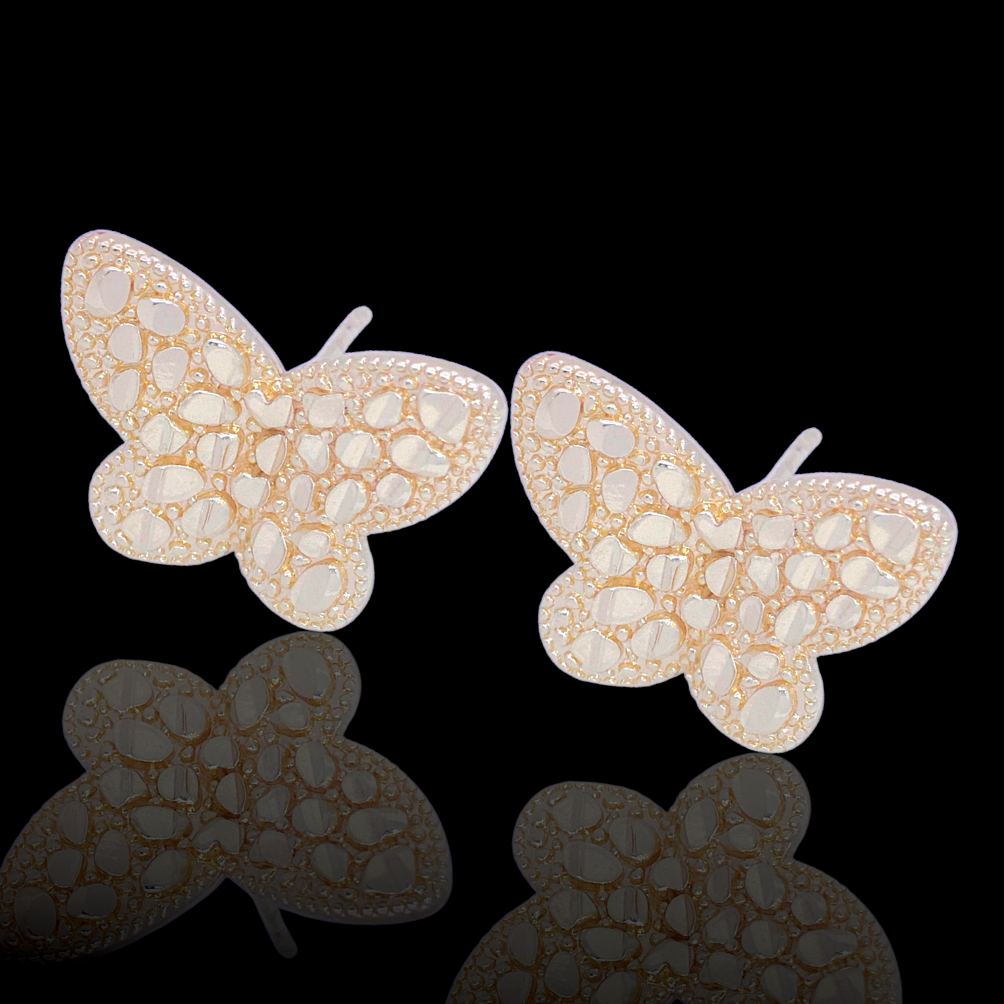 Oro Laminado Diamond Cut Nugget Butterfly Stud Earrings