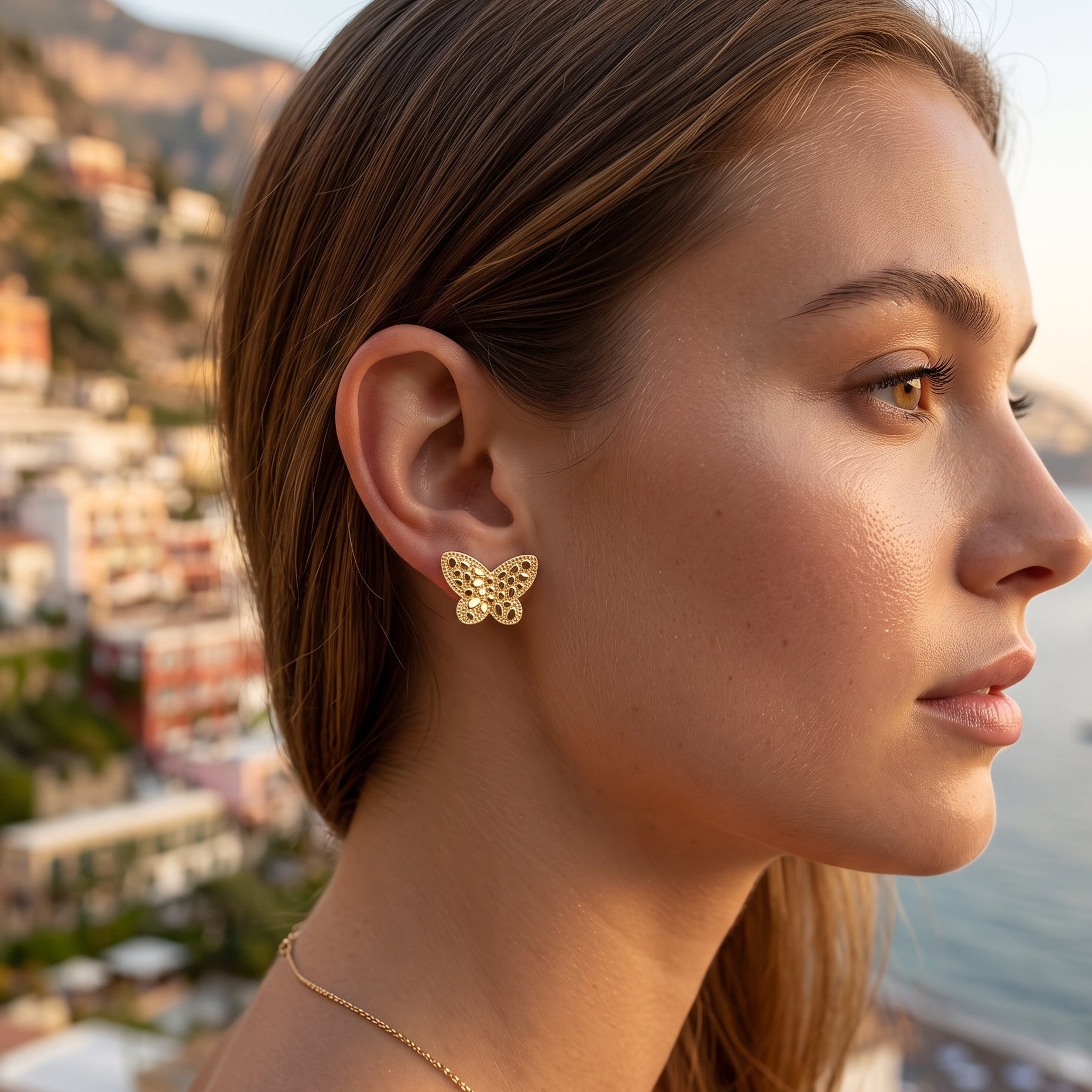 Oro Laminado Diamond Cut Nugget Butterfly Stud Earrings