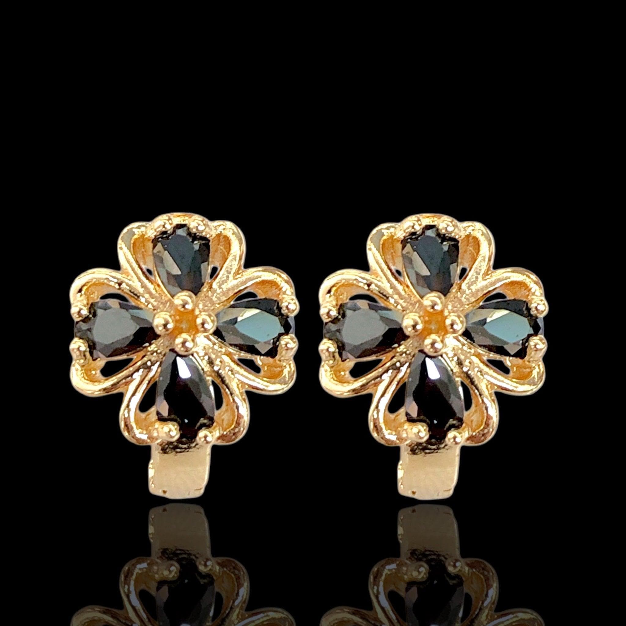 Oro Laminado Gold Filled Florentine Clover Huggie Earrings