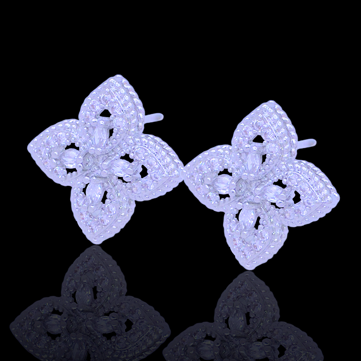 Oro Laminado Gold Filled French Crest Zirconia Stud Earrings