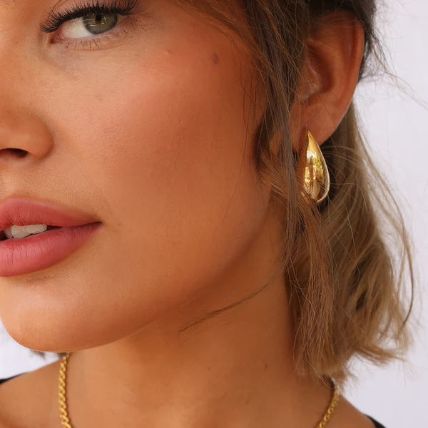 Oro Laminado Gold Filled Hollow Raindrop Earrings