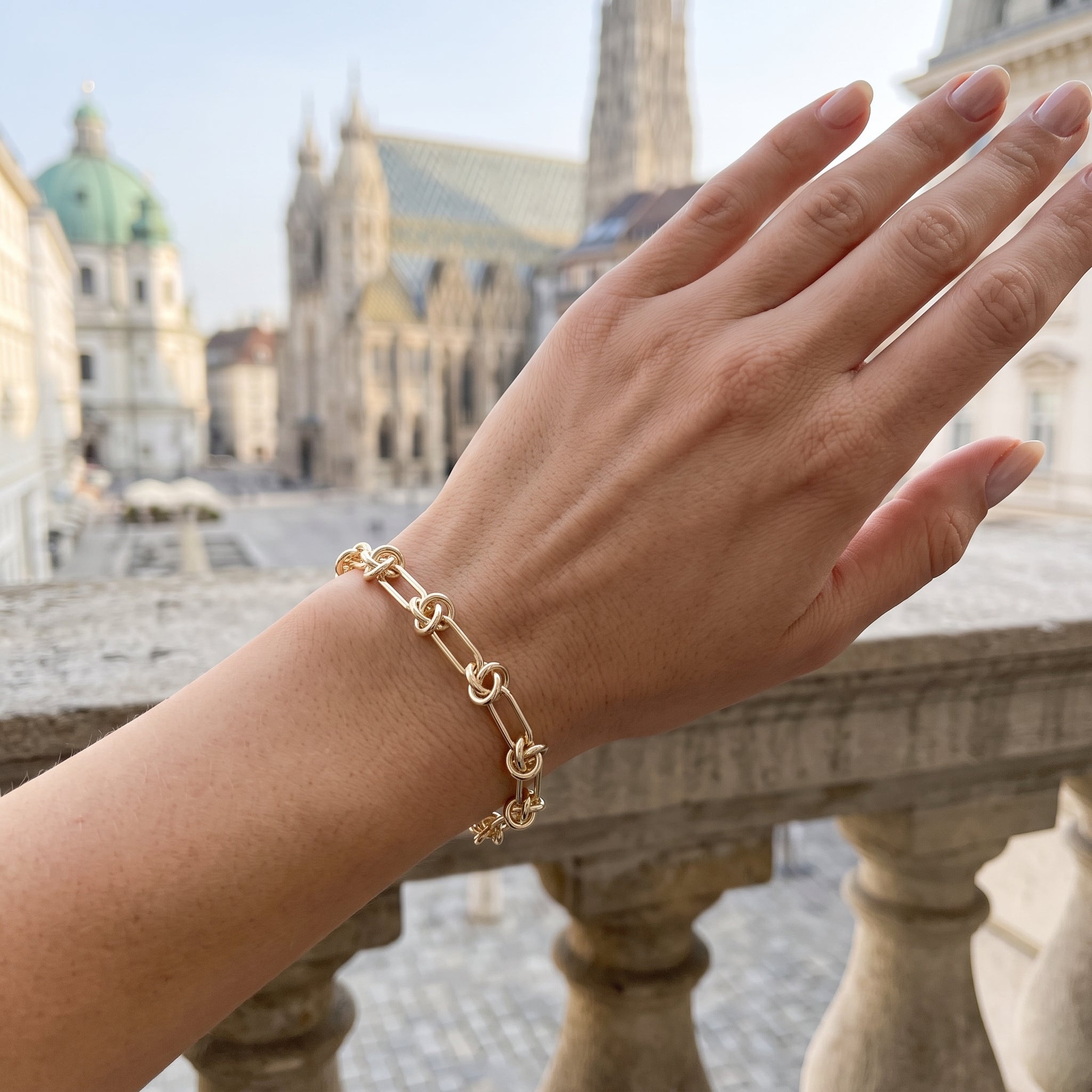 Oro Laminado Gold Filled Parisian Knot Charm Bracelet
