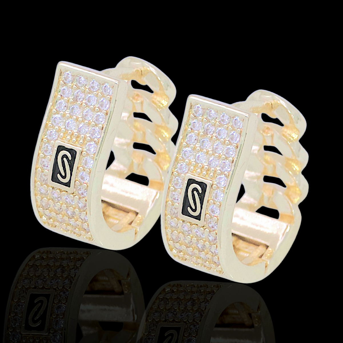 Oro Laminado Gold Filled Vienna Supreme Huggie Earrings