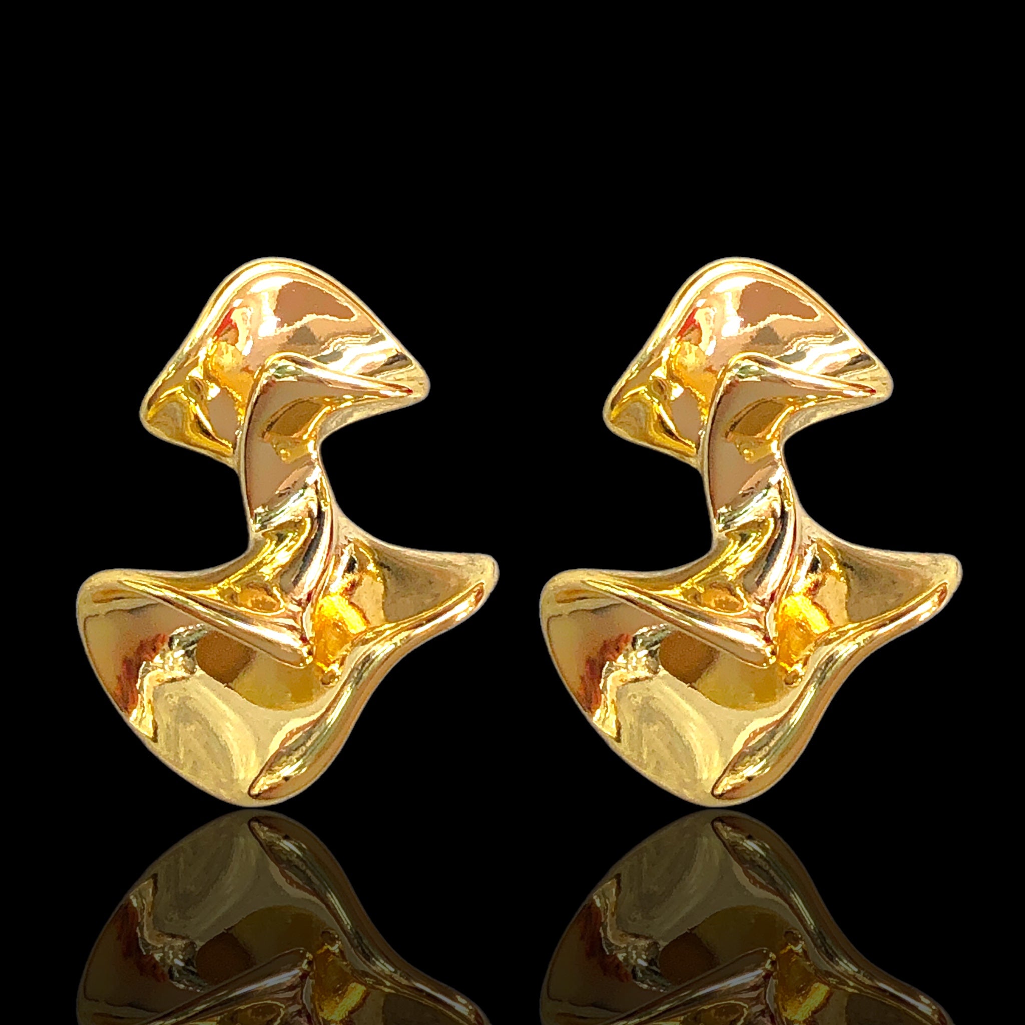 Oro Laminado Gold Filled Wild Bloom Petal Stud Earrings