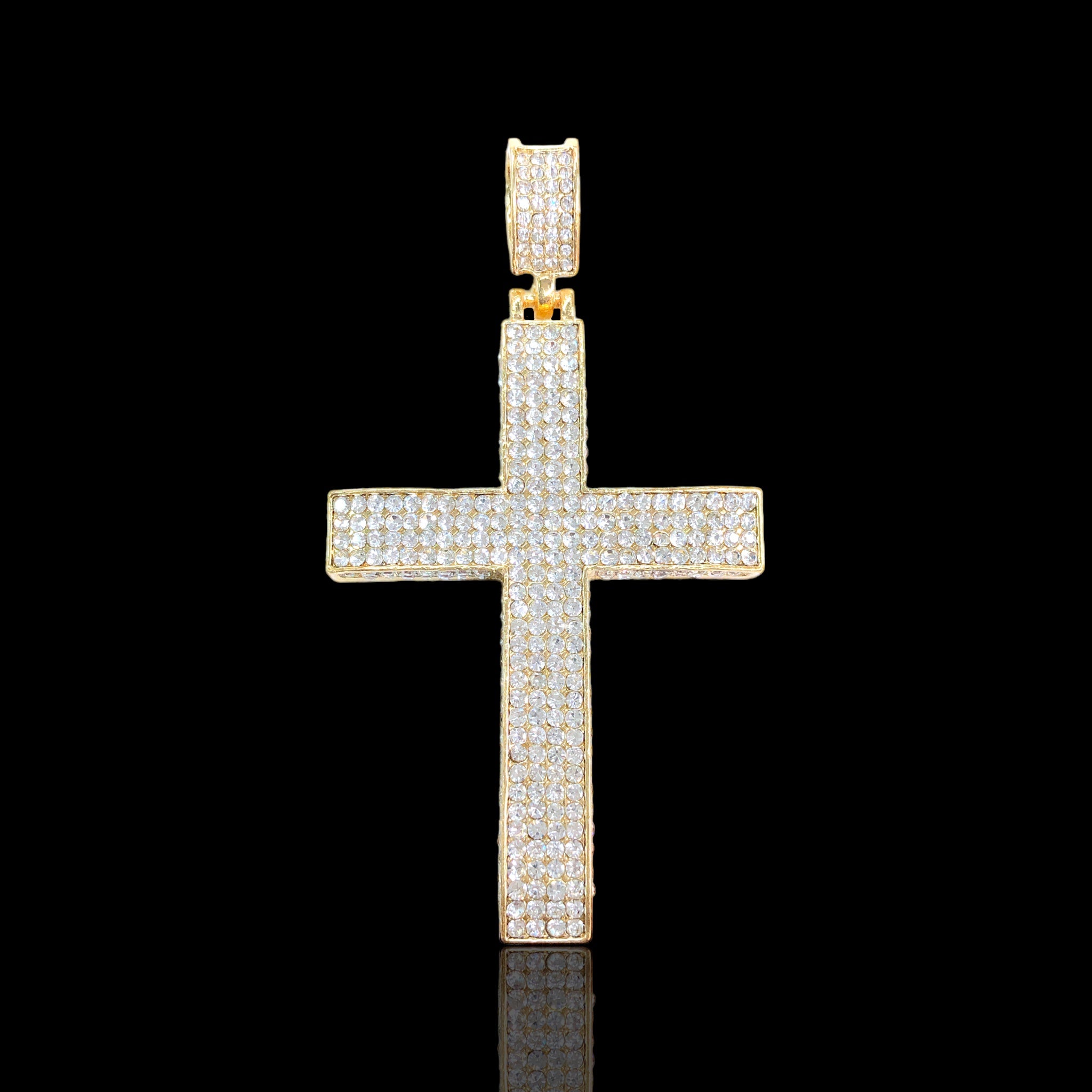 18K Gold Filled Iced Out Classic Cross Pendant - Kuania Oro Laminado