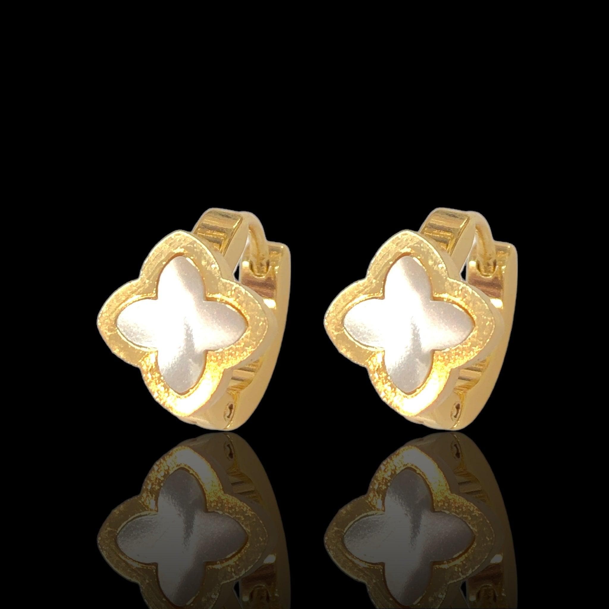 Stainless Steel Oro Laminado Seashell Lucky Clover Huggie Earrings