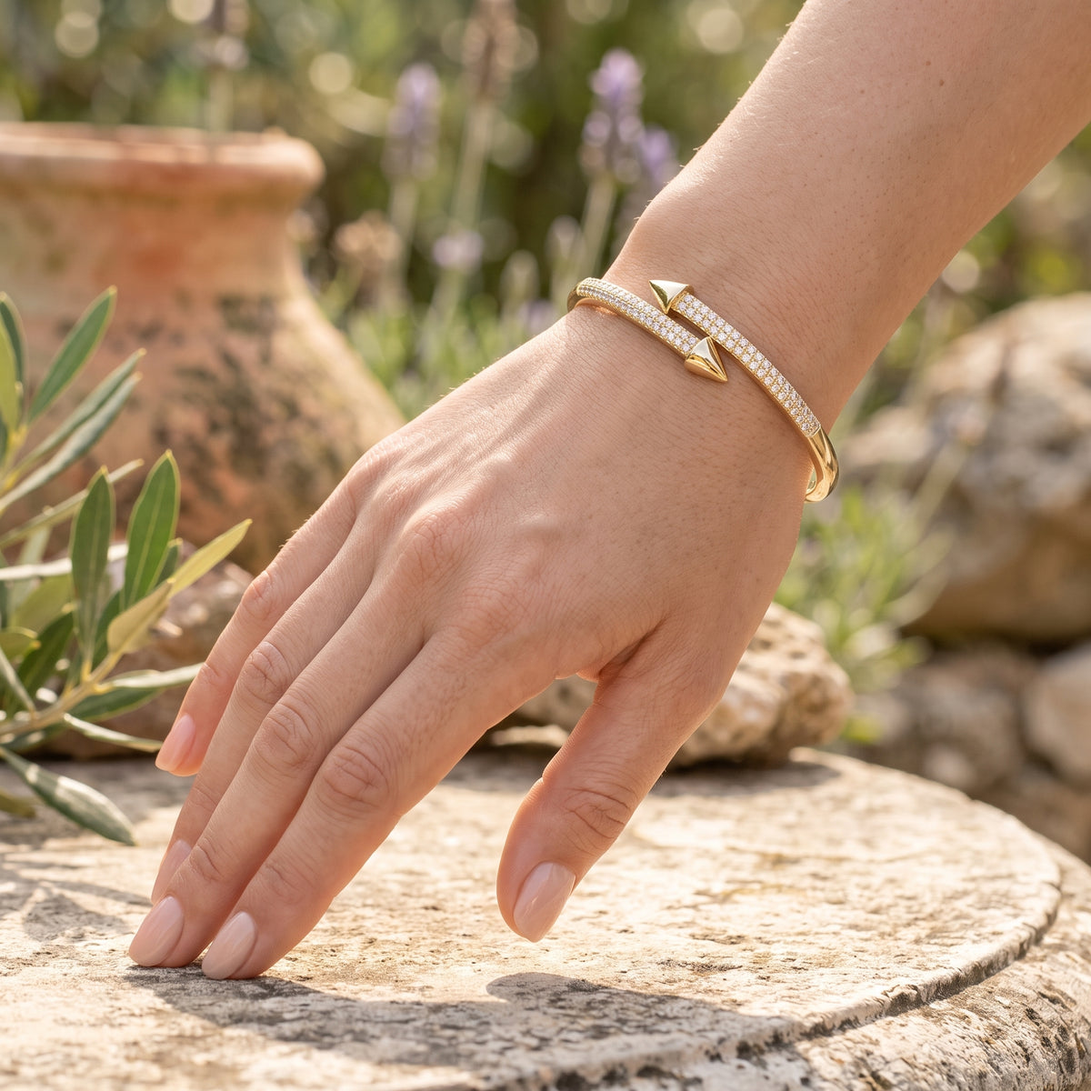 Gold Filled Oro Laminado Nordic Arrow Zirconia Bangle