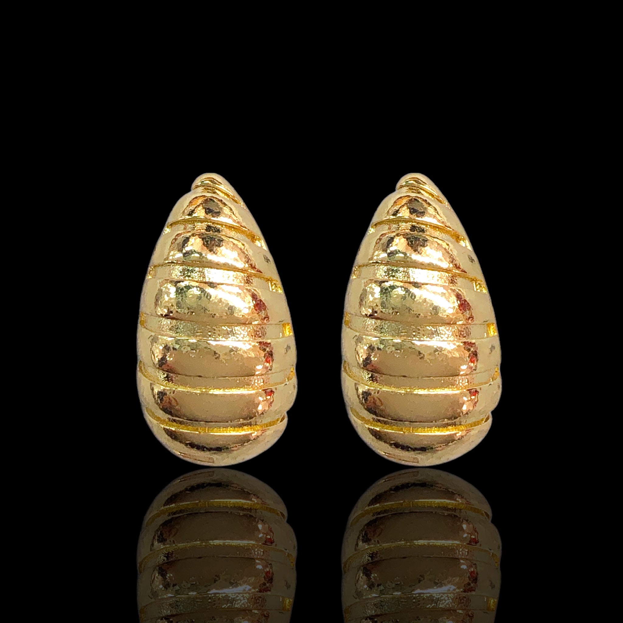 Oro Laminado Gold Filled Baroque Honeycomb Stud Earrings