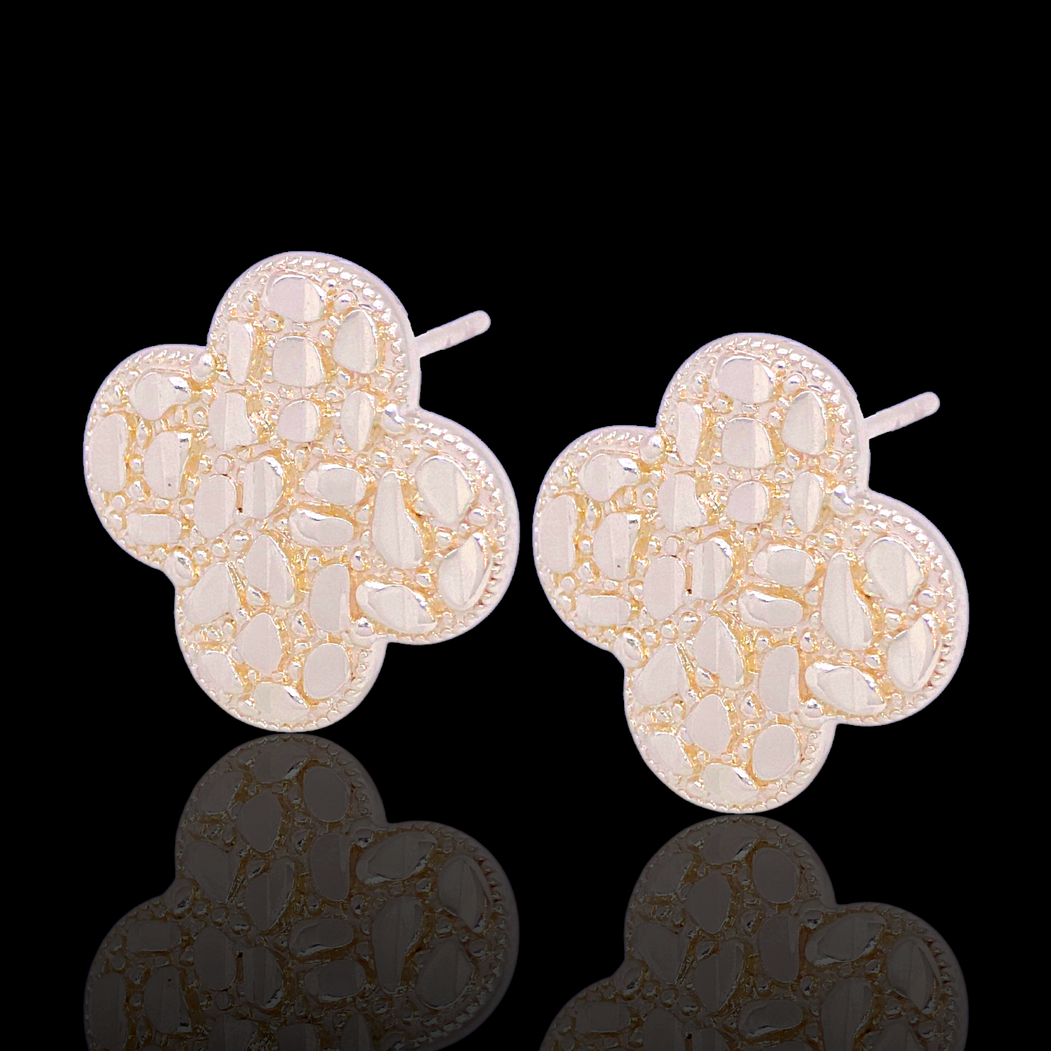 Oro Laminado Gold Filled Diamond Cut Nugget Clover Stud Earrings