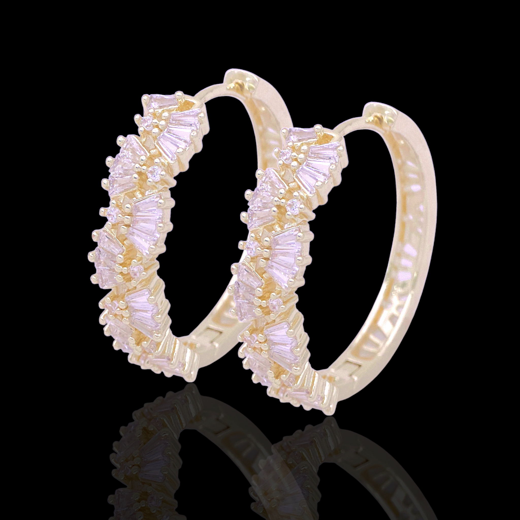 Oro Laminado Gold Filled Fantasia Fan CZ Hoop Earrings