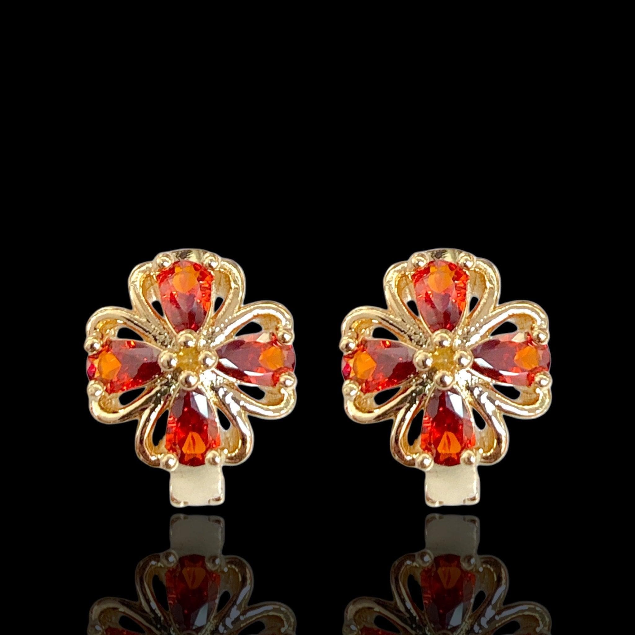 Oro Laminado Gold Filled Florentine Clover Huggie Earrings