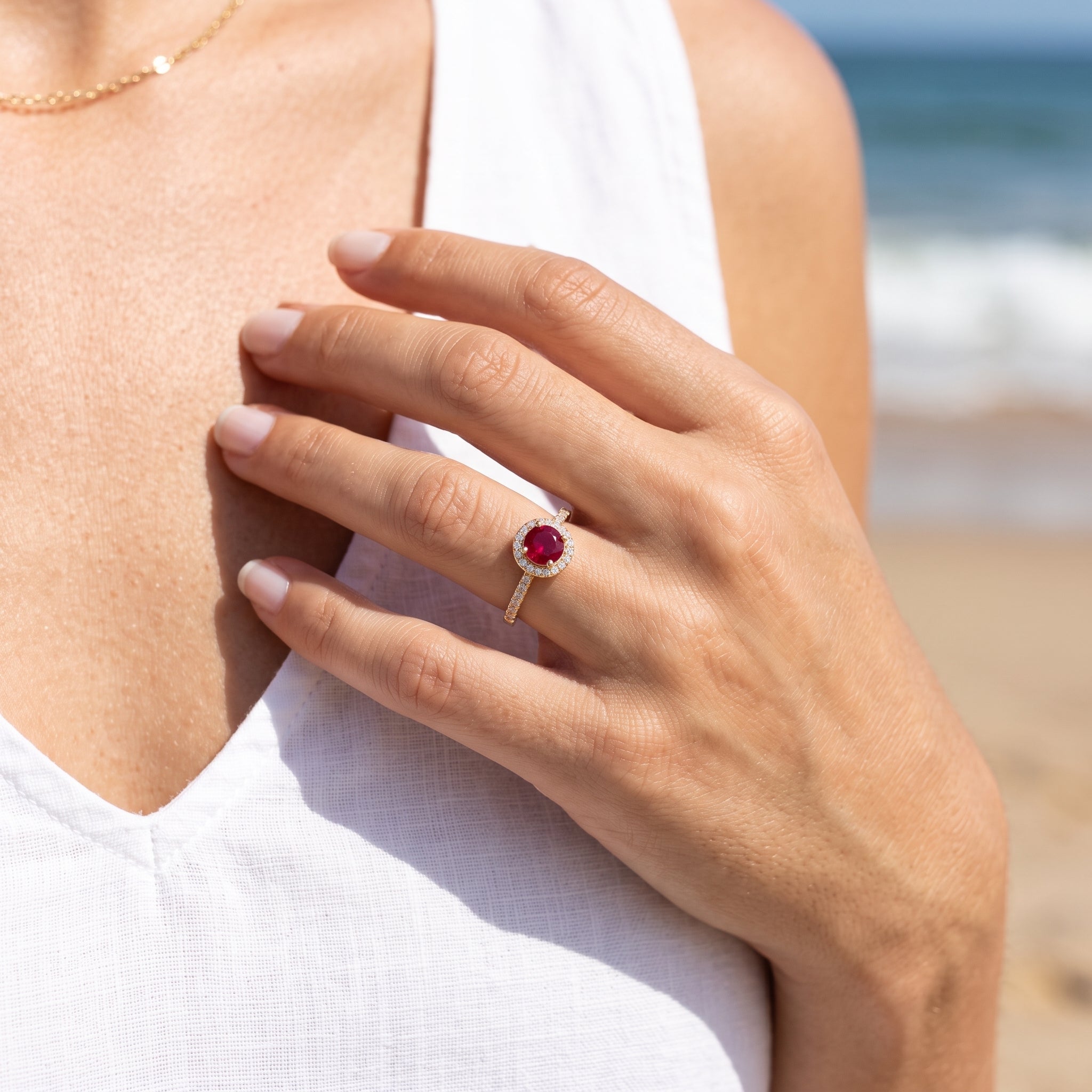 Oro Laminado Gold Filled Francia Petite Round Cut Gem Ring