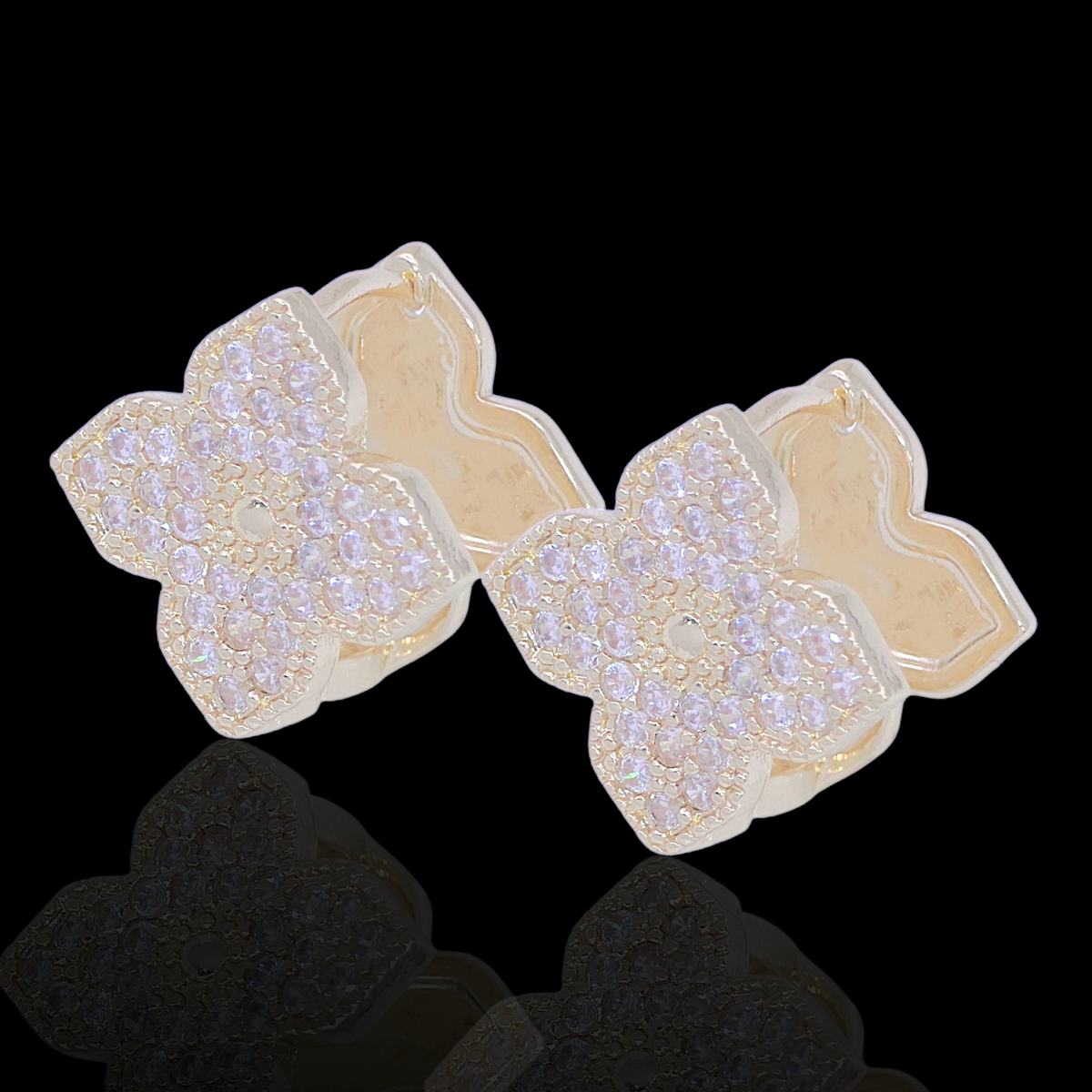 Oro Laminado Gold Filled French Floral Crest Huggie Earrings