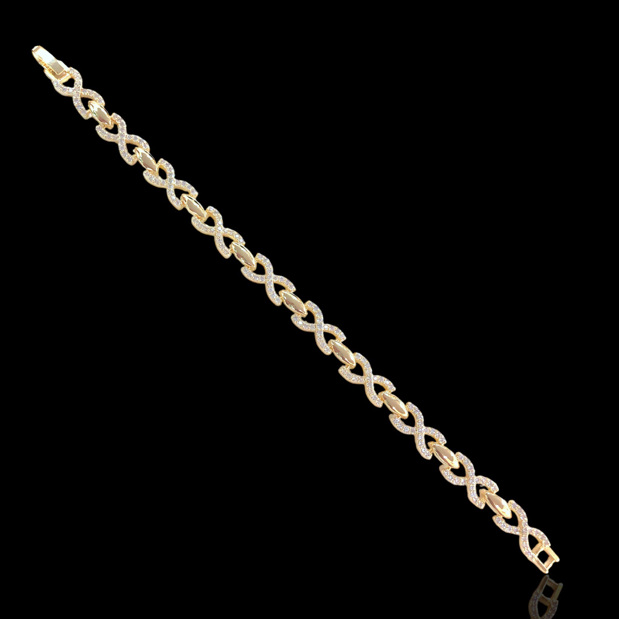 Oro Laminado Gold Filled Infinity XOXO Bracelet