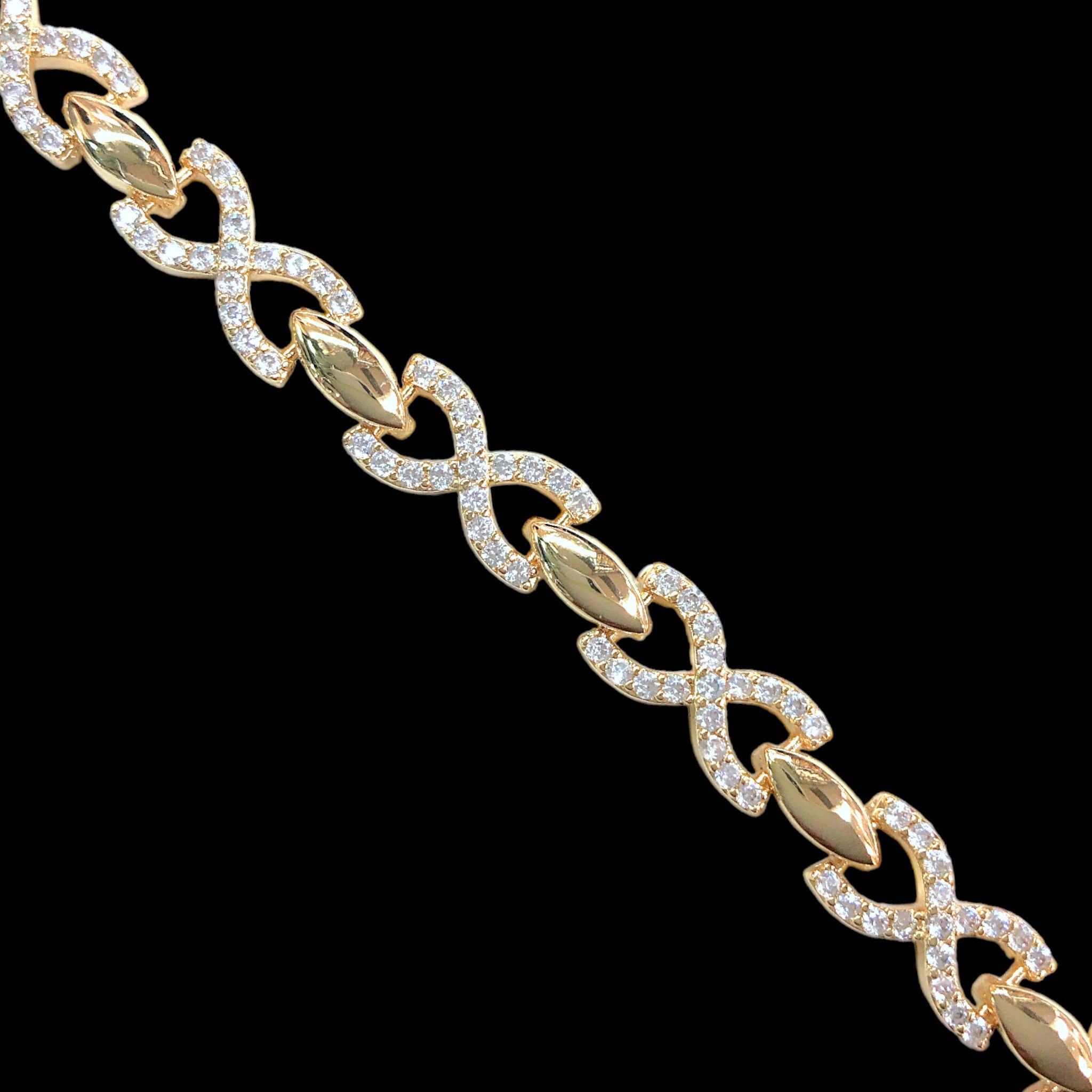 Oro Laminado Gold Filled Infinity XOXO Bracelet