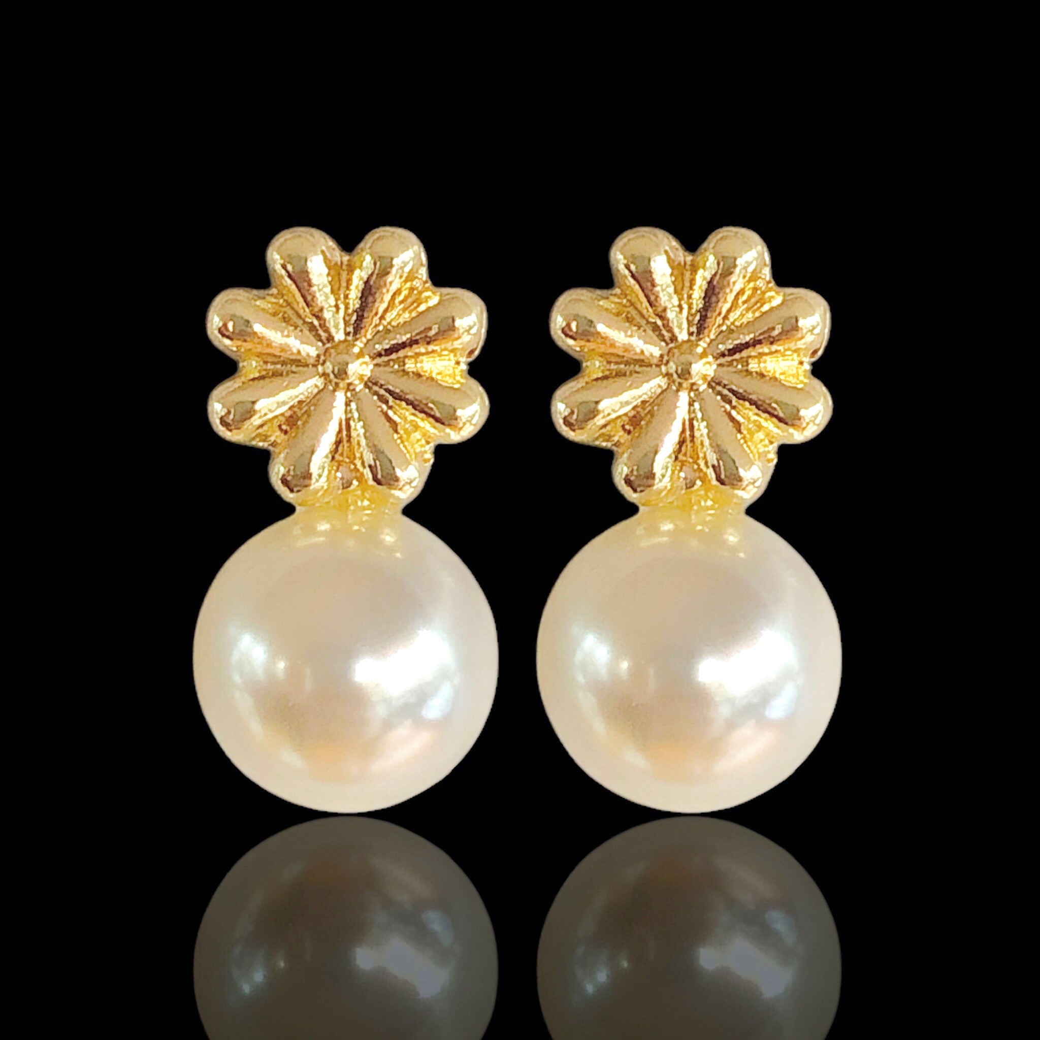 Oro Laminado Sunburst Imitation Pearl Stud Earrings