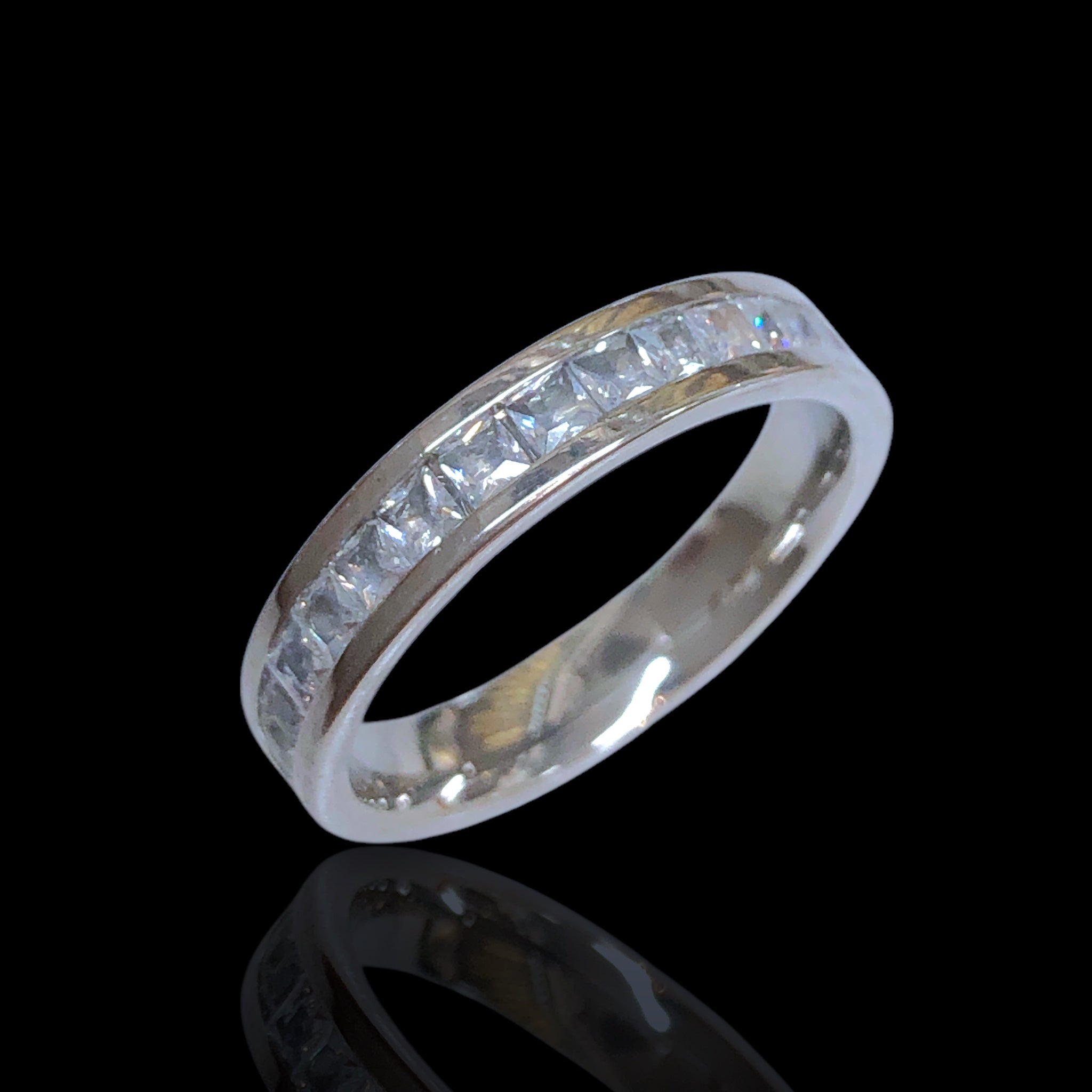 Oro Laminado Stainless Steel CZ Bezel Infinity Ring