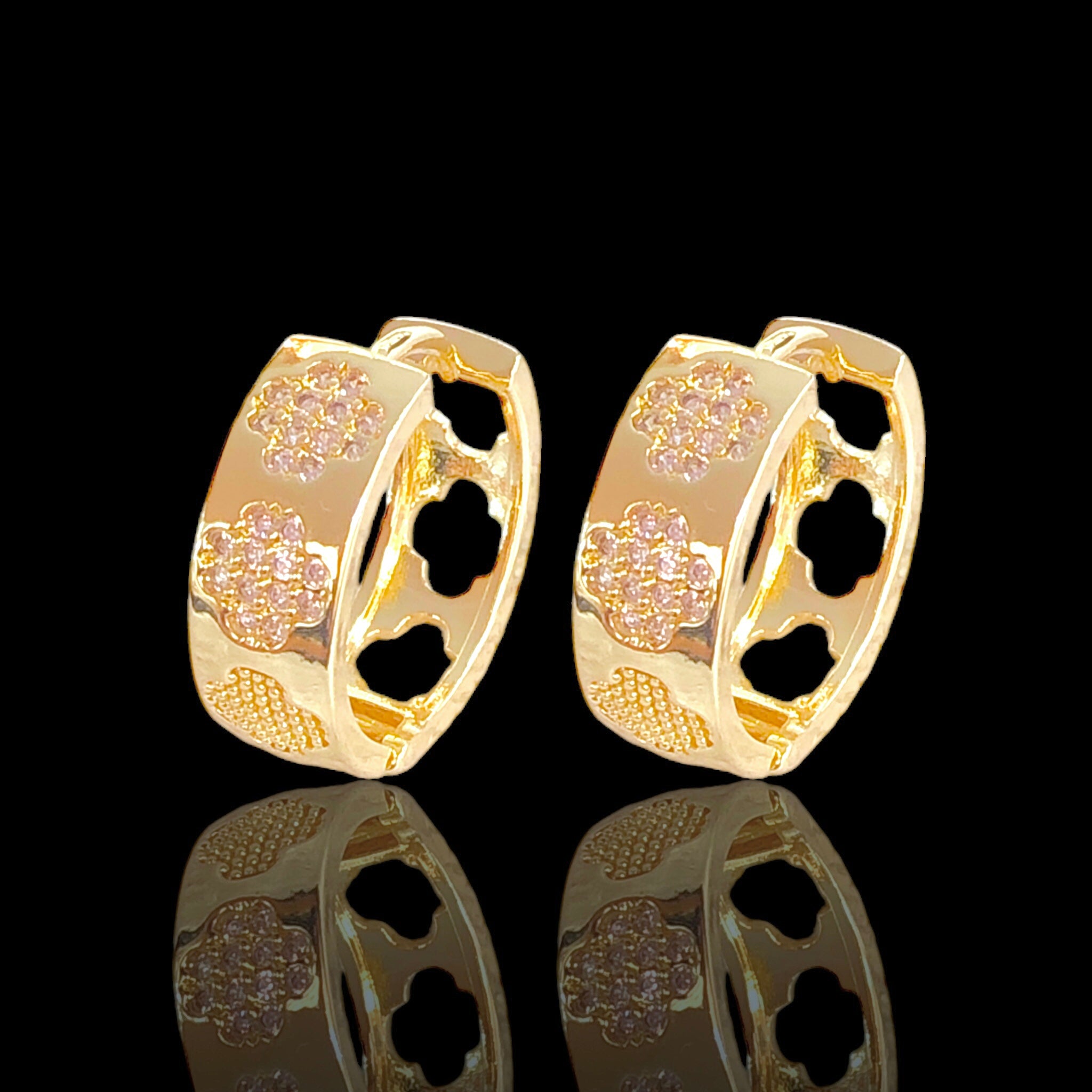 Oro Laminado Gold Filled Irish Clover Cubic Zirconia Hoop