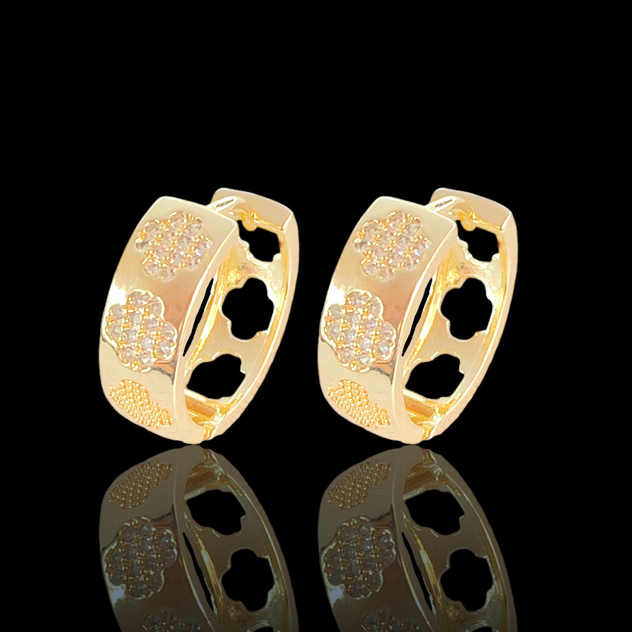 Oro Laminado Gold Filled Irish Clover Cubic Zirconia Hoop