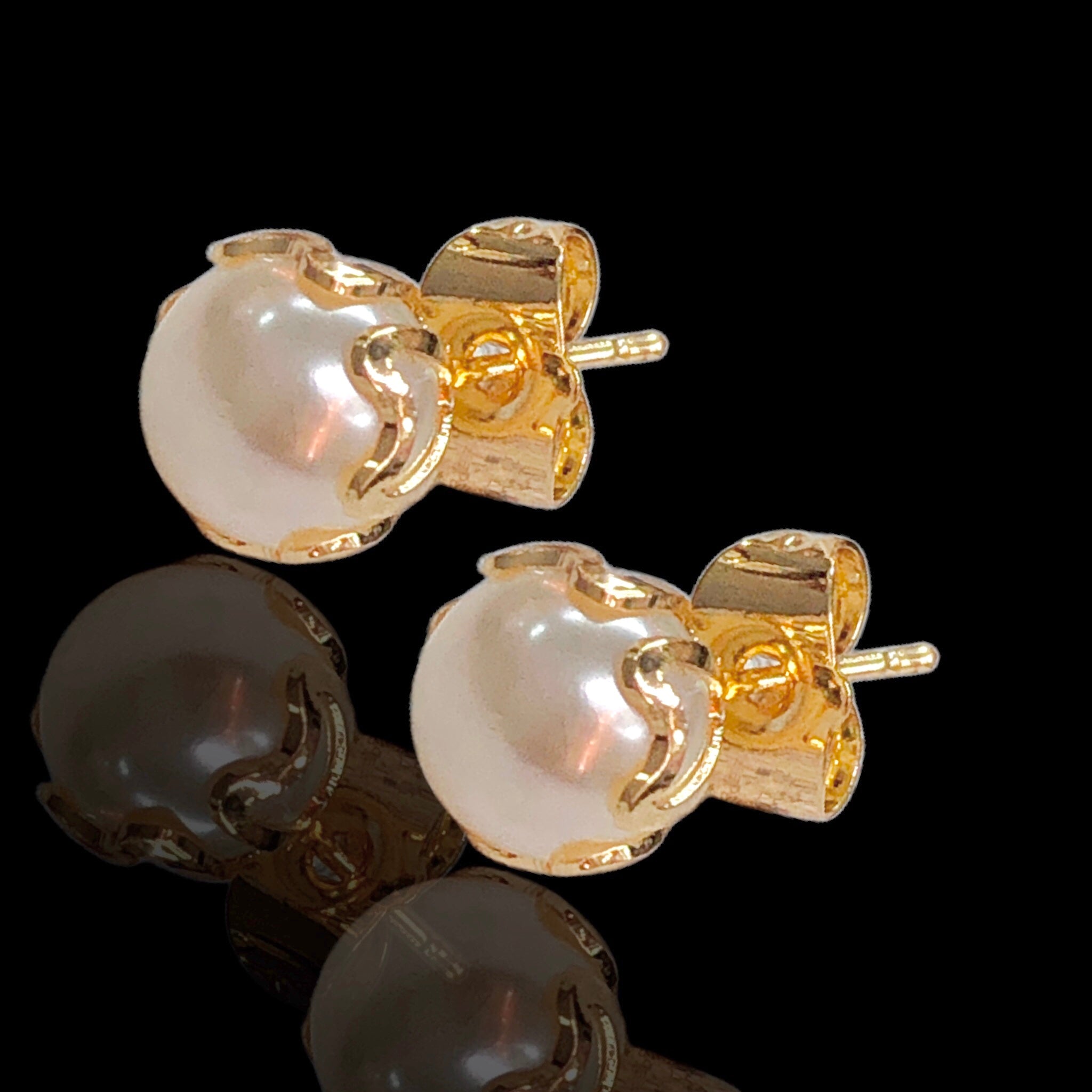 Oro Laminado Gold Filled Gilded Heart Pearl Stud Earrings