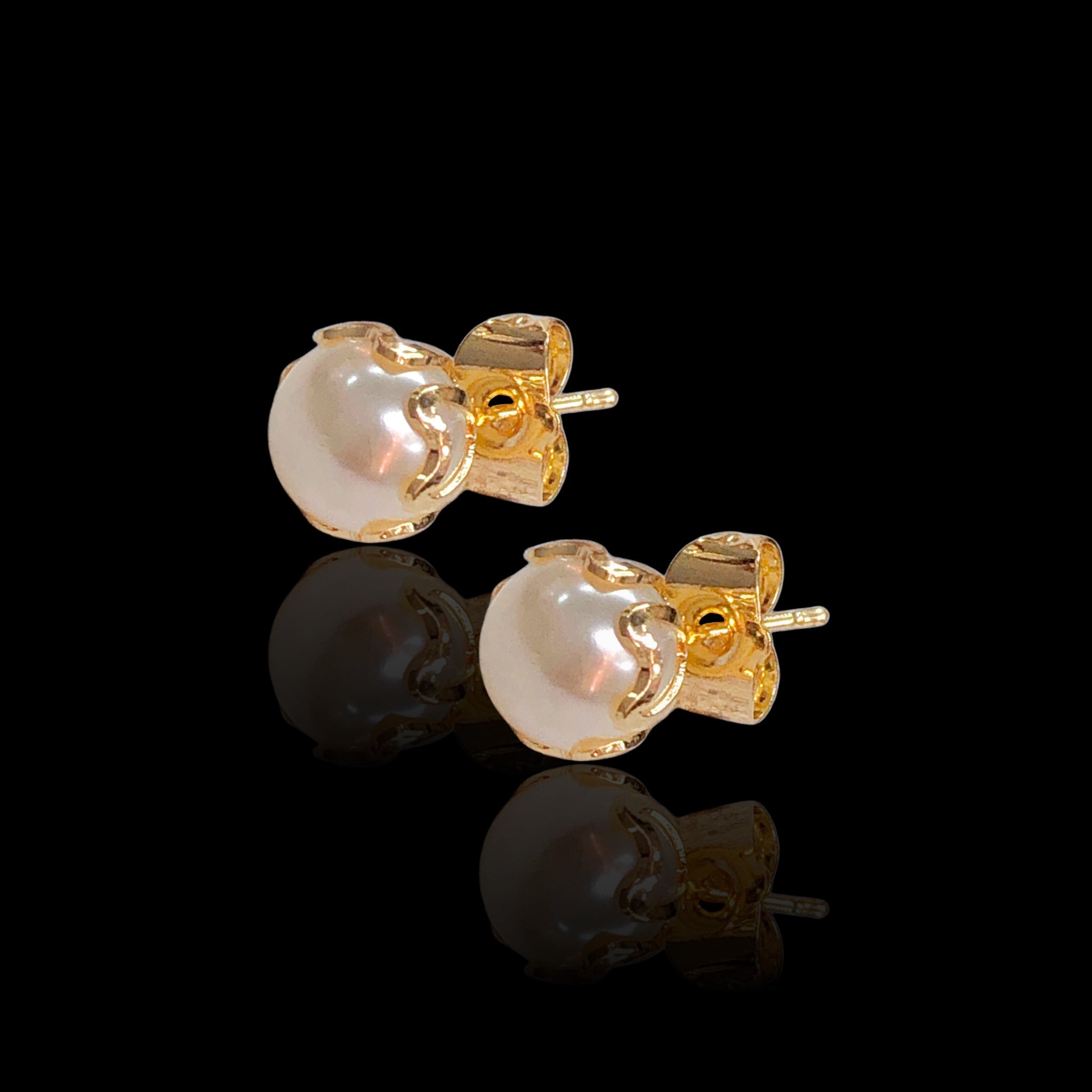 Oro Laminado Gold Filled Gilded Heart Pearl Stud Earrings